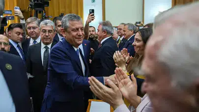 Özgür Özel'den kurultay vurgusu: "Burası seçilmişlerin yeridir"