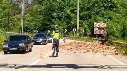 Karabük-Yenice yolunda tuğla alarmı: Ulaşım kontrollü sağlandı