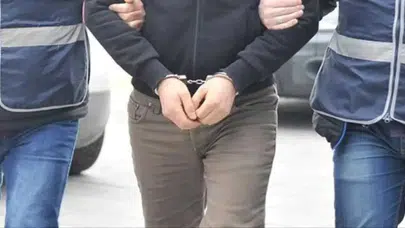 Konya'da kaçak silah operasyonu: Otomobilde 65 ruhsatsız tabanca ele geçirildi