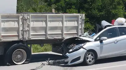 Çorum'da feci kaza: Otomobil ile TIR çarpıştı