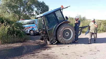 Tokat’ta traktör ile otomobil çarpışt: Traktör ikiye bölündü