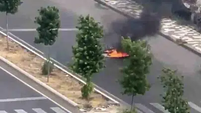 Diyarbakır’da seyir halindeki motosiklet alev aldı