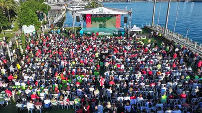 İstanbul'daki vatandaşlar, sabah namazına milli formayla katıldı