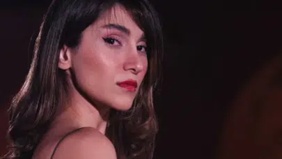 İranlı şarkıcıya başörtüsüz konser cezası: 74 kırbaç ve sanat yasağı