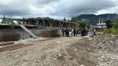 Kütahya'da inşaat iskelesi çöktü: 4 işçi yaralı