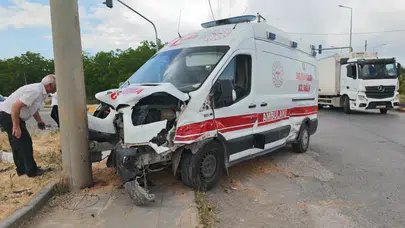 Bitlis'te ambulans kazası! Kavşakta SUV ile çarpıştı: 10 kişi yaralandı