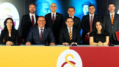 Galatasaray'da yeni yönetimin görevleri açıklandı: İkinci başkan Metin Öztürk oldu