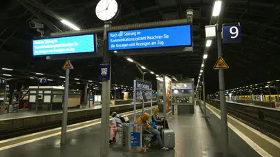 Almanya'da tren seferleri durdu! Telsiz sistemi arızası ülkeyi felç etti