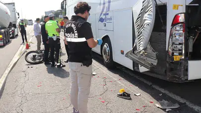 Emniyet şeridindeki otobüse çarpan otomobilde can pazarı yaşandı