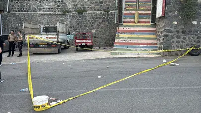 Diyarbakır'da otomobiline silahlı saldırı düzenlenen sürücü yaşamını yitirdi