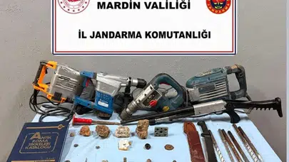 Mardin'de tarihi eser operasyonu: 1500 yıllık mozaik ele geçirildi