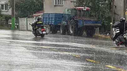 Kırklareli ve Edirne'de sağanak yağış sokaklarda su birikintileri oluşturdu