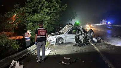 Anadolu Otoyolu'nda tır arızalanan otomobile çarptı: 7 yaşındaki çocuk öldü