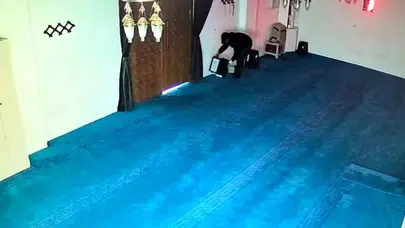 Hırsız yardım kutusunu kaldırım taşıyla kırdı: 100 bin lira çaldı