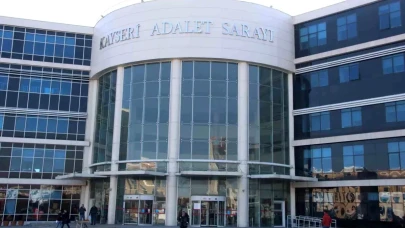 Köpeklerin boğuşmasıyla başlayan tartışma kanlı bitti: Komşusunu av tüfeğiyle yaralayan sanık hakim karşısında