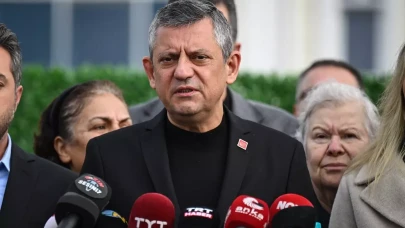 Özgür Özel: '700 yıl hapisle yargılanan tutuksuz, bizimkiler cezaevinde'