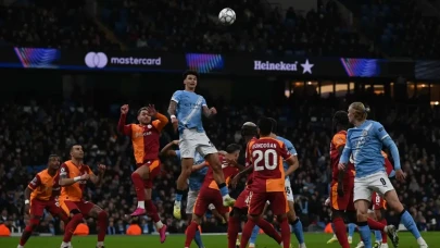 Galatasaray taraftarı Etihad’da gündem oldu, İngiliz basını “City deplasmanda gibiydi” yazdı