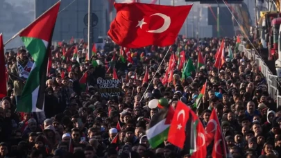 Yeni yılın ilk günü Türkiye Gazze için ayakta! On binler Galata Köprüsü'ne yürüyor