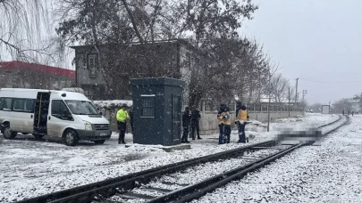 Elazığ'da tren kazası: Bir kişi hayatını kaybetti