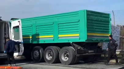 Arıza giderirken hayatını kaybetti: Kamyon kabini üzerine düştü