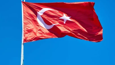 Kocaeli'de yıpranmış Türk bayrağına yapılan uygulamayla ilgili 3 kişi tutuklandı