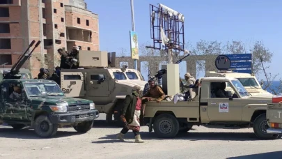 Dengeler değişiyor! Hükümet güçleri Yemen'in güneyindeki birçok şehri geri aldı