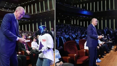 Cumhurbaşkanı Erdoğan'a açılış kumandasını robot getirdi: TRT Genç yayına başladı