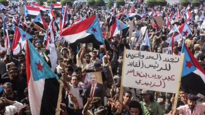 Yemen'de binlerce kişi ayrılıkçı STC'ye destek için Aden sokaklarına döküldü