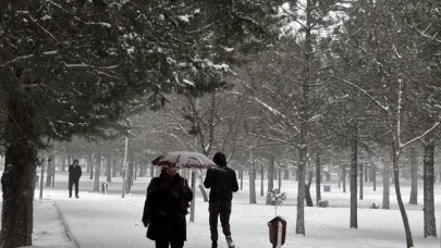 İstanbul’a kar geliyor AKOM tarih verdi! Sıcaklık 10 derece birden düşecek