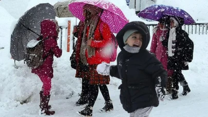 İstanbul’da eğitime kar engeli: Okullar tatil edildi