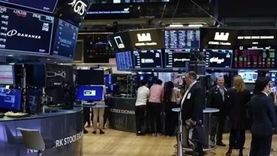 New York borsası haftaya düşüşle başladı: Trump’tan Avrupa’ya vergi resti