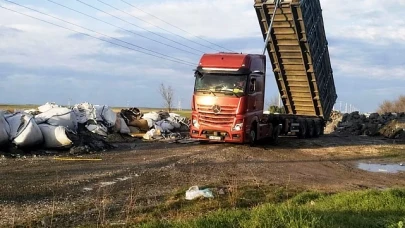 Dereye atık döken kamyon sürücüsüne adli işlem: Suçüstü yakalandı