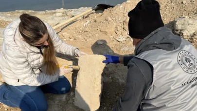 Adıyaman’da Göbeklitepe benzeri yeni arkeolojik bulgular: 11 bin yıllık T biçimli taşlar ortaya çıktı