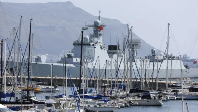 Çin, Rusya ve İran savaş gemileri ortak tatbikat için Güney Afrika'ya ulaştı