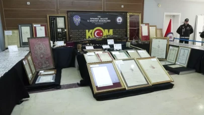 İstanbul’da 5 bin parçalık tarihi eser operasyonu: Eserler sergilendi