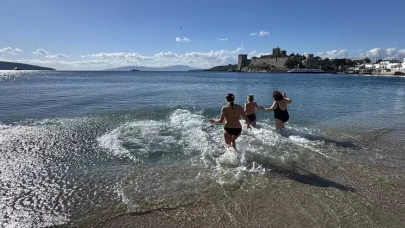 Bir tarafta kar, bir tarafta deniz: Bodrum’da yeni yıl güneşle karşılandı