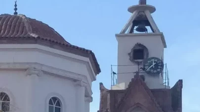 Ayvalık’ta fırtına Saatli Camisi’ni vurdu: Tarihi saat yerinden söküldü