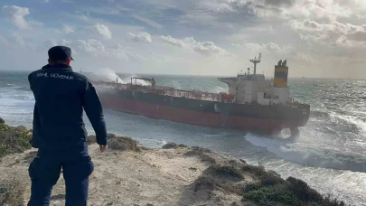 Bozcaada açıklarında karaya oturan tanker ile ilgili valilikten açıklama: 'Deniz kirliliği yok, personel sağlıklı'