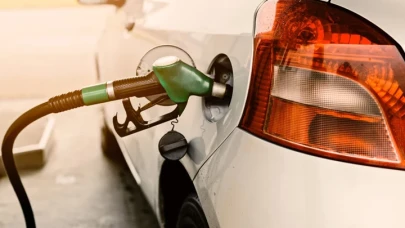 Benzine gece yarısı, motorine cumartesi zamı: litre fiyatı 57 lirayı aşacak