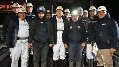 Manisa Valisi Özkan, yeni yılı Soma’da madencilerle yer altında karşıladı