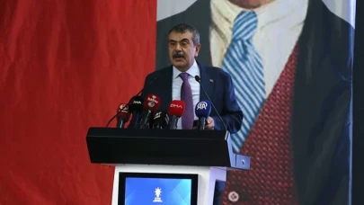 Yusuf Tekin’den “Atatürk’süz karne” iddiasına yanıt: “İstanbul’daki büyük yolsuzluğu gizlemek için bu söyleme sarılıyorlar”