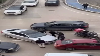 Bursa’da düğün konvoyunda yumruklu saldırı: Saldırı anı kamerada