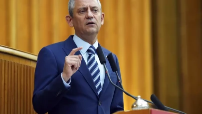 Özgür Özel'den Yunan gazetecinin hadsiz paylaşımına sert tepki: 'Orada dur!'