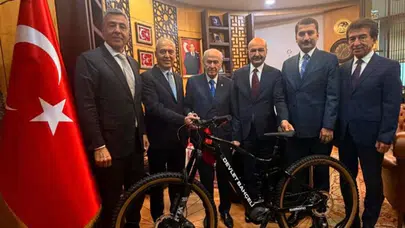 Bisiklet Federasyonu'ndan MHP lideri Devlet Bahçeli'ye ziyaret