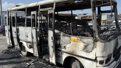 İzmir'de midibüs yangını: 16 yaşındaki çocuk ölü bulundu