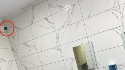 Öğrenci tuvaletlerine kamera yerleştirildi: Okul müdürü görevden alındı