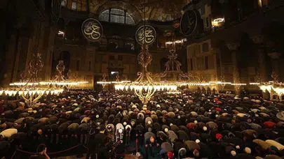 Teravih namazı nasıl kılınır, kaç rekattır? Hangi dualar okunur, evde kılınabilir mi?