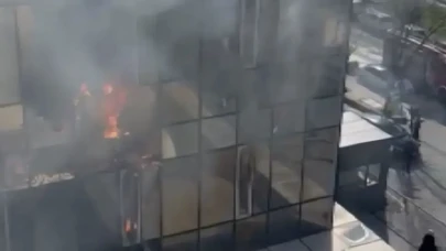 Bağcılar’da yangın alarmı: Alışveriş merkezinde çıkan yangın kısa sürede kontrol altına alındı