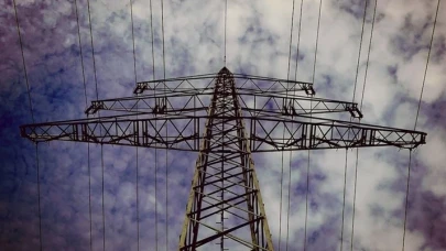 Bu şehirde elektriğin yarısı kaçak kullanılıyor! Türkiye ekonomisine 15 milyar TL'lik zarar