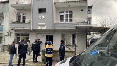 Daireden gelen koku ekipleri harekete geçirdi: 41 yaşındaki adam evinde ölü bulundu
